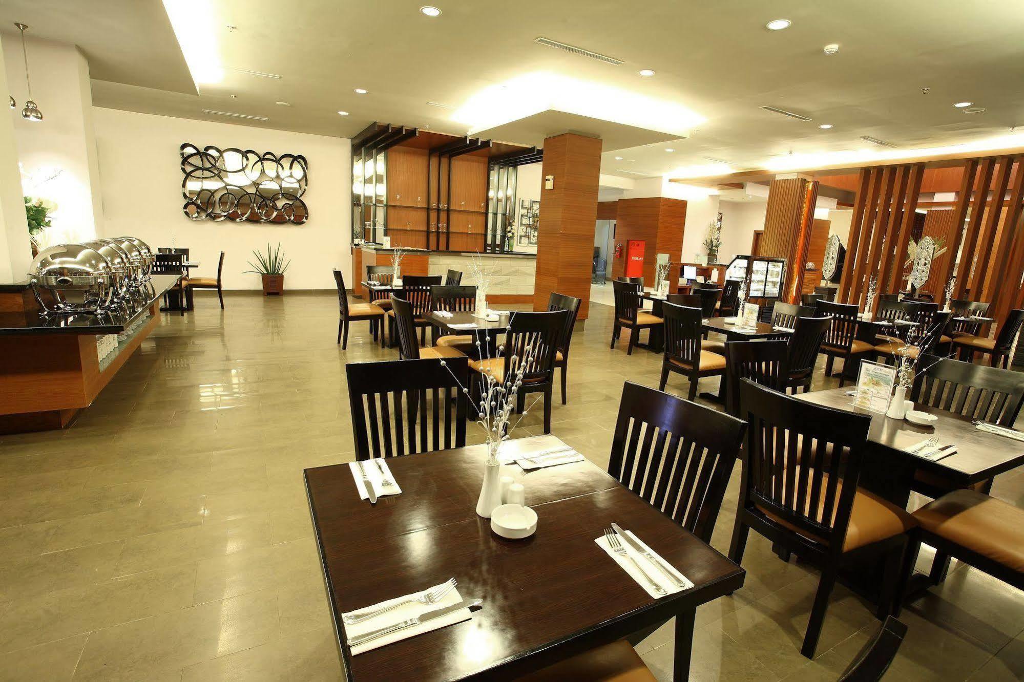 Aston Tanjung City Hotel Kültér fotó