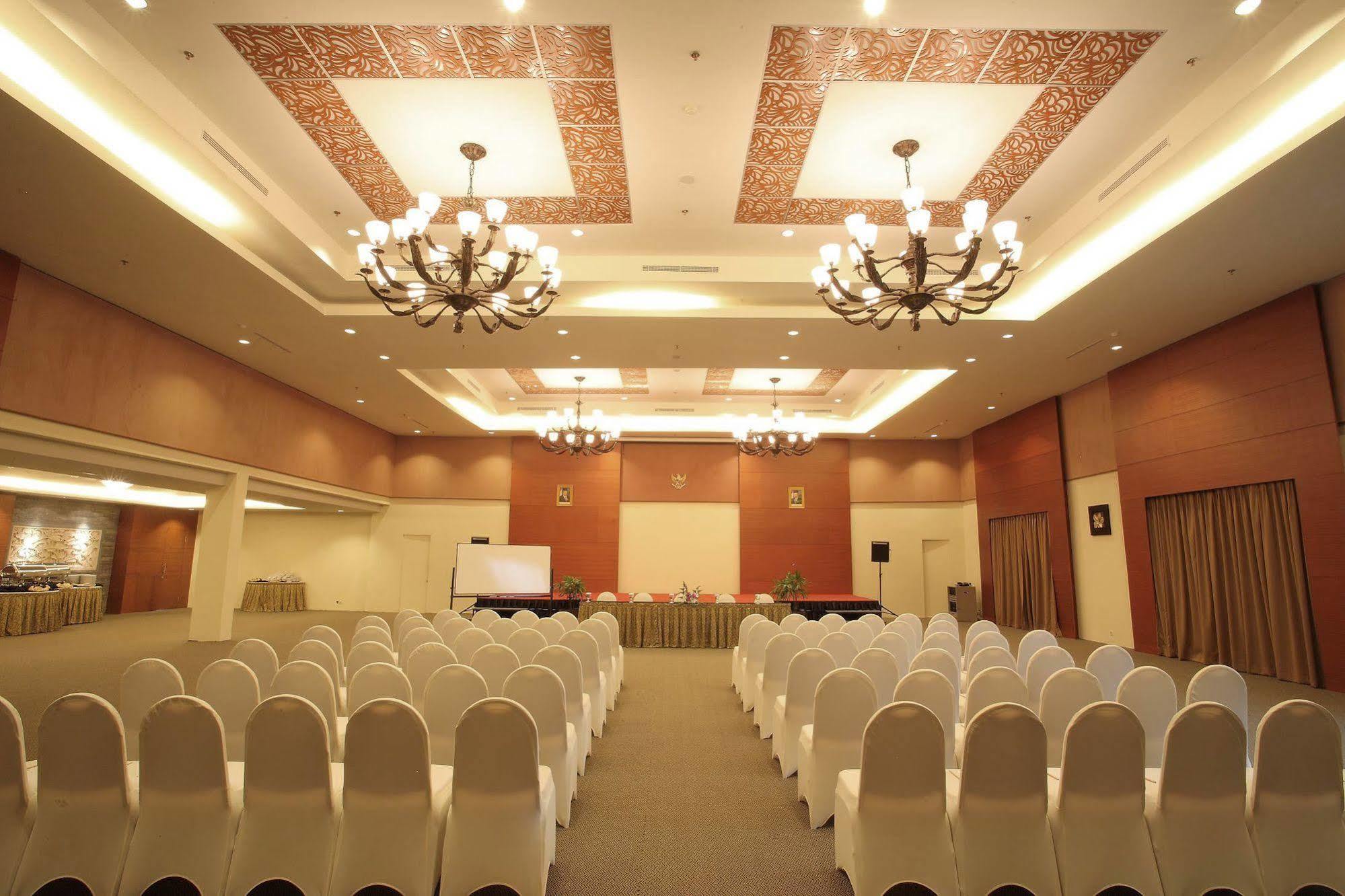 Aston Tanjung City Hotel Kültér fotó